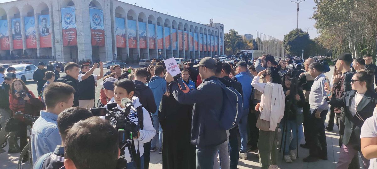В Бишкеке прошел марш в поддержку независимых СМИ