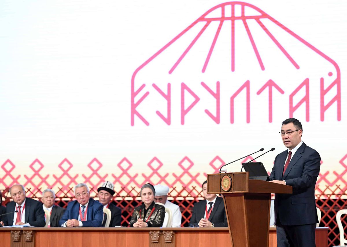 Миллионы долларов каждый год уходят на покупку железа — президент призвал строить заводы в КР