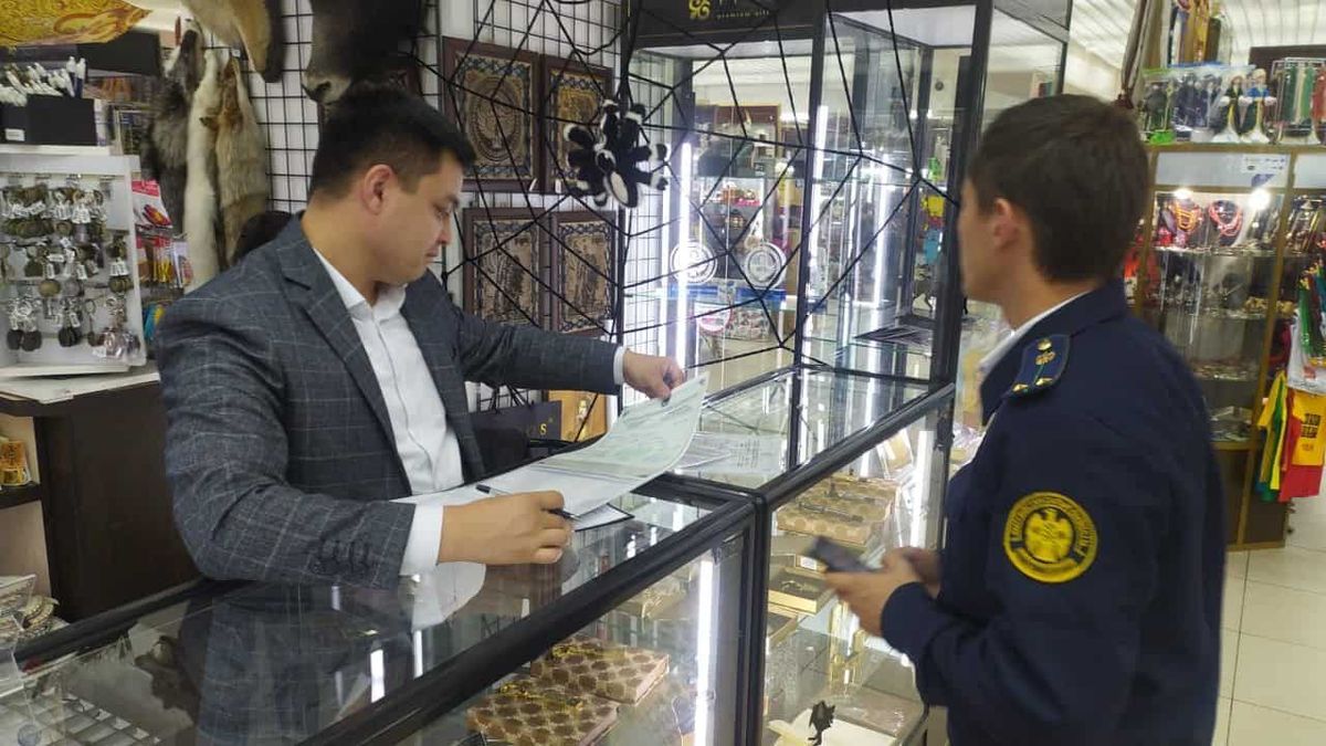 В ЦУМе проверили 130 бутиков на уплату налогов — ни одного нарушения не выявлено