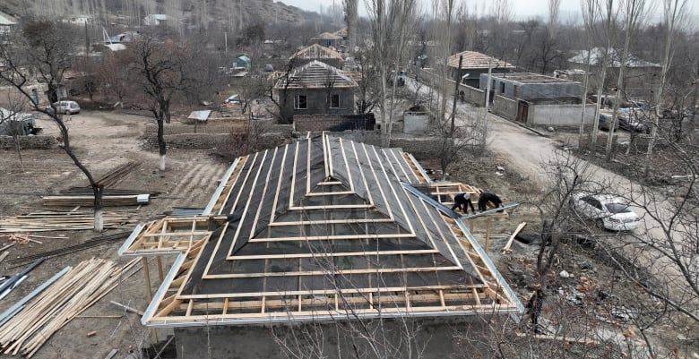 Из 420 пострадавших домов в Баткене полностью восстановили только два