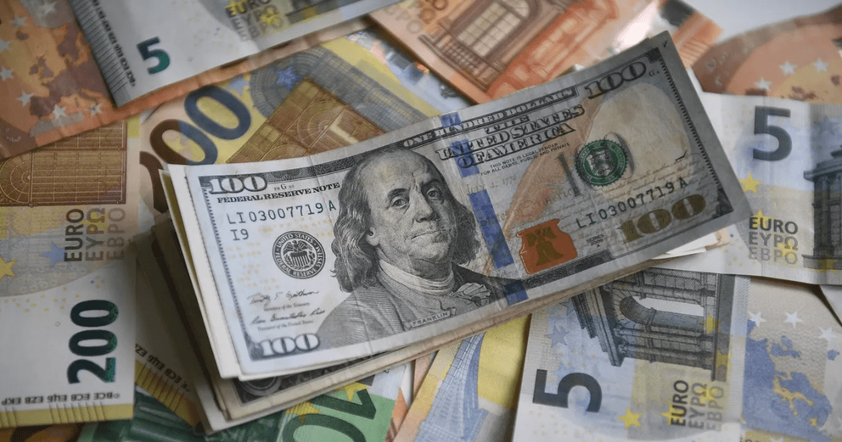 В России предлагают разрешить ввоз до $100 тысяч без декларации