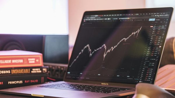 Капитализация Кыргызской фондовой биржи вновь превысила 100 млрд сомов изображение публикации