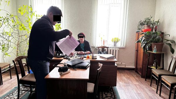 ГКНБ задержал директора рынка «Жетиген» в Чолпон-Ате за поборы и сокрытие доходов изображение публикации