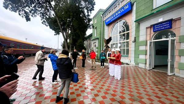 Европейские туристы прибыли в Кыргызстан на первом в этом году турпоезде изображение публикации