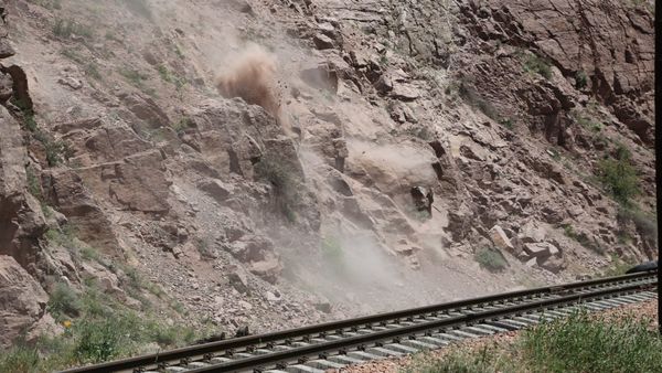 В Боомском ущелье пять дней будут перекрывать дорогу для спуска камней изображение публикации