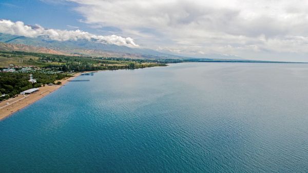 Иностранцам хотят разрешить приобретать объекты на Иссык-Куле – ЖК одобрил закон во втором чтении изображение публикации