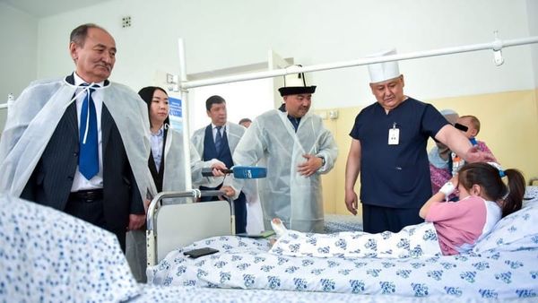 Мэр Бишкека выделил по 50 тысяч сомов детям, пострадавшим в результате массового автонаезда в Сузаке изображение публикации