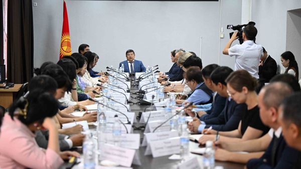 Акылбек Жапаров представил нового министра труда коллективу изображение публикации