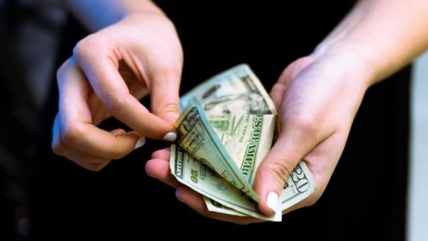 В апреле 2024 года в Кыргызстан поступило $233.6 млн денежных переводов изображение публикации