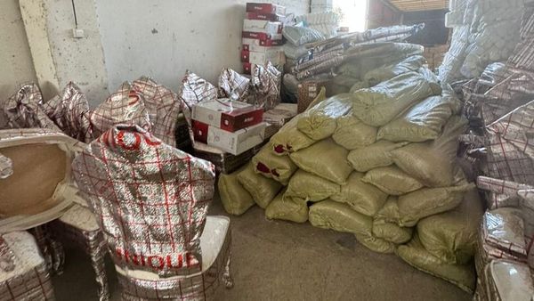 В Ош из Китая пытались контрабандой завезти 6 тонн фурнитуры для бытовой мебели изображение публикации