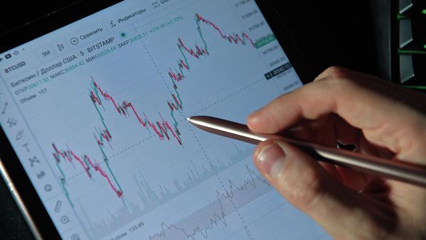 Объем торгов ценными бумагами в КР увеличился на 200% за первое полугодие изображение публикации
