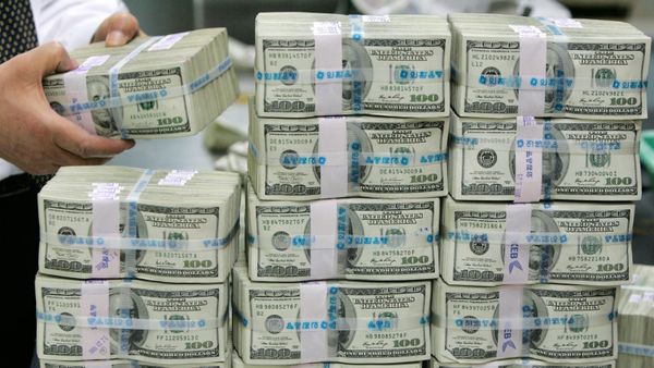 Нацбанк провел интервенцию и скупил на рынке почти $50 млн изображение публикации