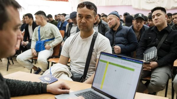 Вернувшимся мигрантам в КР помогают инвестировать в бизнес-проекты на родине изображение публикации