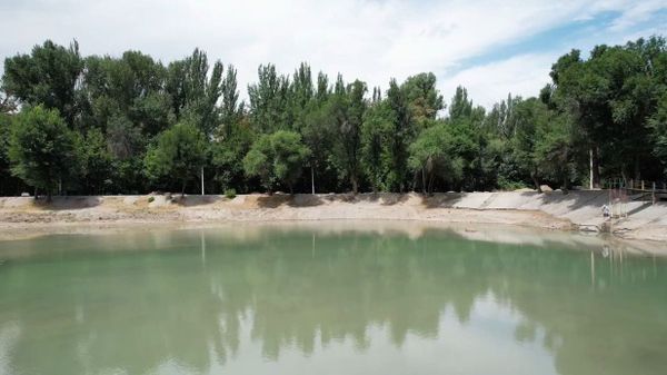 В Бишкеке водой из скважины наполняют озеро «Комсомольское» изображение публикации