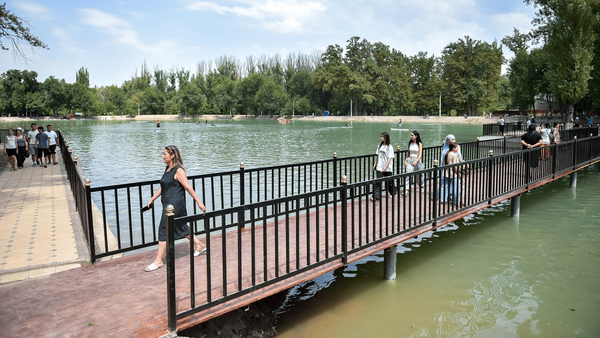 В Бишкеке открыли для купания Комсомольское озеро изображение публикации