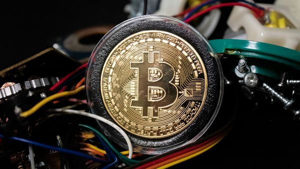 Россия легализовала майнинг, а также расчеты и биржевые торги криптовалютой изображение публикации