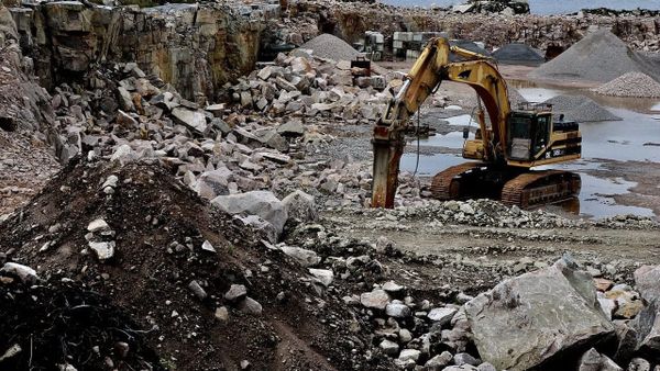 Бесконтрольная добыча полезных ископаемых в Джалал-Абадской области нанесла ущерб экологии на 1.8 млрд сомов изображение публикации
