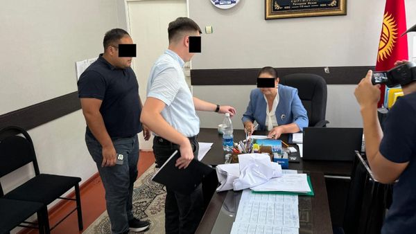 В Оше директор лицея вымогала деньги за зачисление ученика – ее задержали изображение публикации