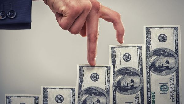 Нацбанк продал рекордные в этом году $52 млн в ходе интервенции изображение публикации