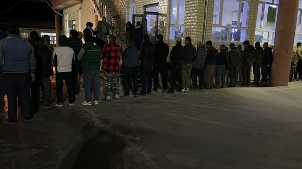 На КПП «Иркештам» 25 «толкачей» избили сотрудников ГП «Таможенная инфраструктура» – нападавшие задержаны ГКНБ изображение публикации