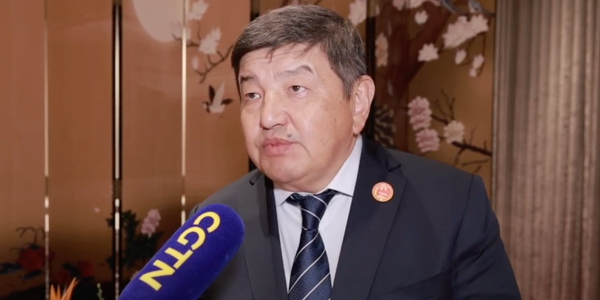 Железную дорогу Китай – Кыргызстан – Узбекистан планируют запустить в ближайшие пять лет — Акылбек Жапаров изображение публикации