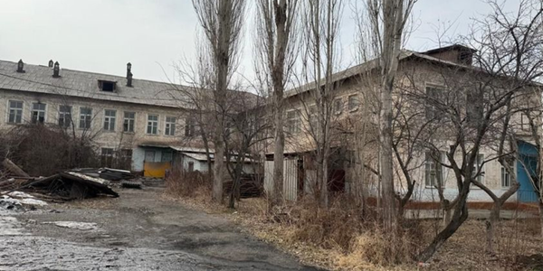 Здание больницы в Сулюкте вернули в госсобственность. Фото: ГКНБ.