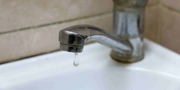 В жилмассиве и жилгородке «Красный строитель» 29 апреля до полуночи отключат воду изображение публикации