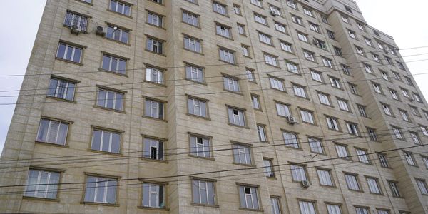 ГАУГИ выставило на торги квартиры, нежилые помещения и участки в Бишкеке и Оше изображение публикации