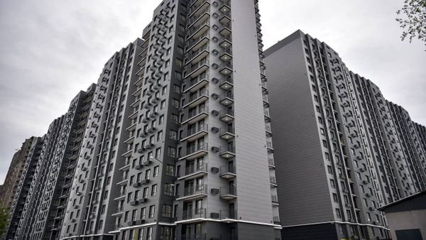 Жапаров вручил ключи от 476 квартир, построенных ГИК на месте колонии в Бишкеке изображение публикации
