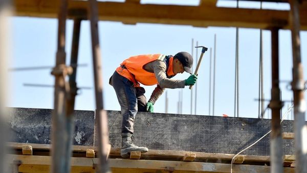 За январь-апрель 2025 года объем инвестиций в основной капитал вырос на 62% изображение публикации