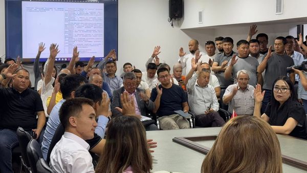 Минстрой КР хочет повысить зарплаты за счет платного реестра объектов — застройщики не против изображение публикации