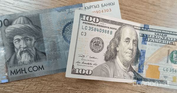 В Бишкеке оштрафовали двух граждан за незаконный обмен валюты изображение публикации