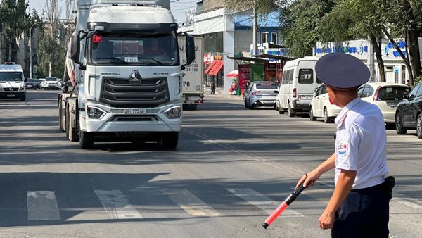 Рейд по ограничению движения большегрузных машин. Фото: мэрия Бишкека.