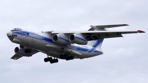 На таможне «Манас» выявили нарушение на 4.3 млн сомов при ввозе самолета из ОАЭ изображение публикации