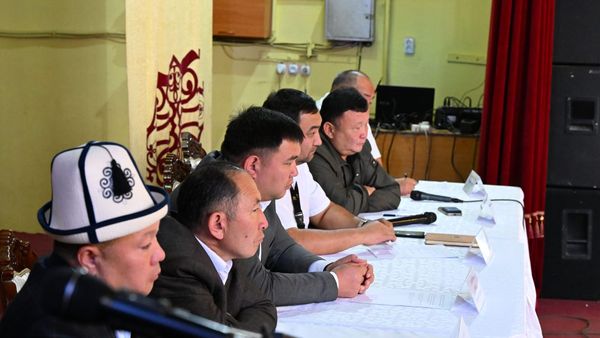 Общественные слушания по разработке месторождения Тоголок. Фото: ЗАО «Кумтор».