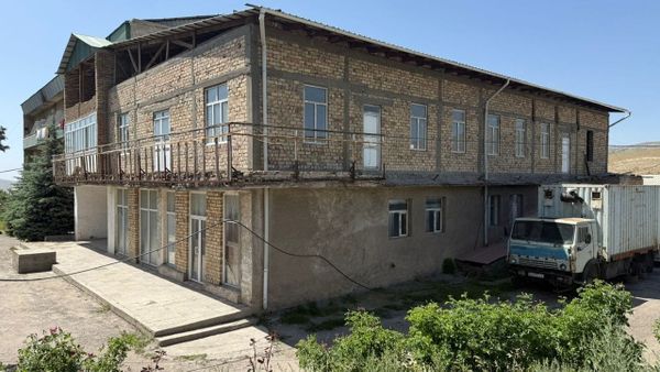 Здание бывшего профилактория в Сулюкте. Фото: ГКНБ КР.