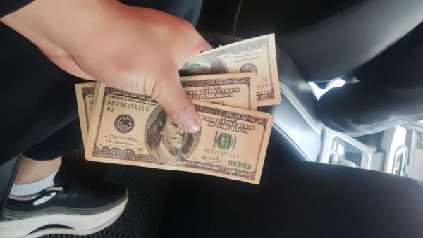 Фальшивомонетчик из Джалал-Абада пытался сбыть $50 тысяч — он задержан изображение публикации