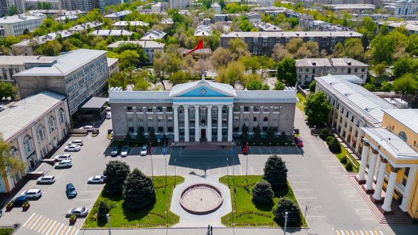 Мэрия Бишкека расторгнет договоры с арендаторами недостроенных остановок изображение публикации