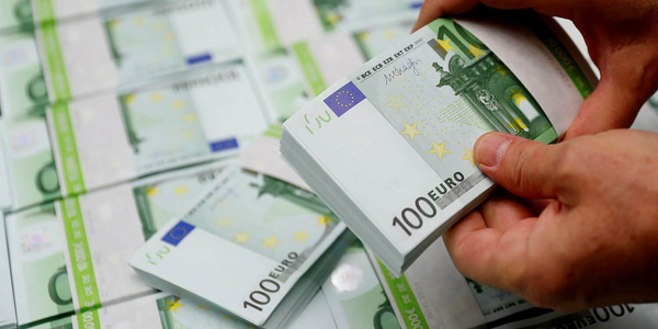 Евро просел почти на 2 сома — курс валют в обменках Бишкека и комбанках КР изображение публикации