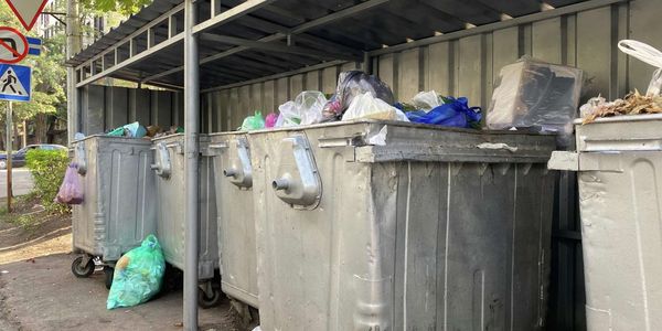 В Бишкеке разрешили выносить мусор только с 18:00 до 24:00 изображение публикации