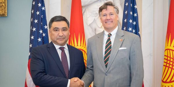 Данияр Амангельдиев, Кристофер Ландау. Фото: кабмин.