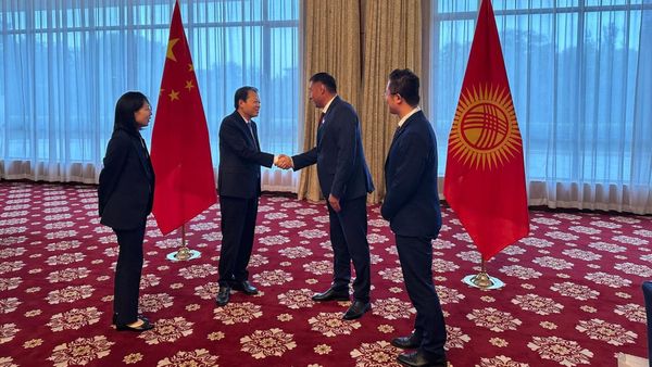Кыргызстан предложил Китаю внедрить электронный обмен разрешениями для грузоперевозчиков изображение публикации