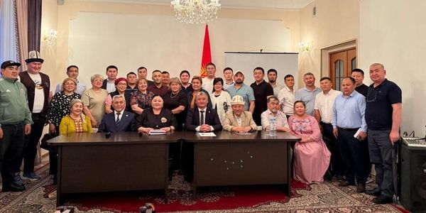 Кыргызстанцы неделями ждут приема в миграционных отделах России — Минсоцтруда изображение публикации