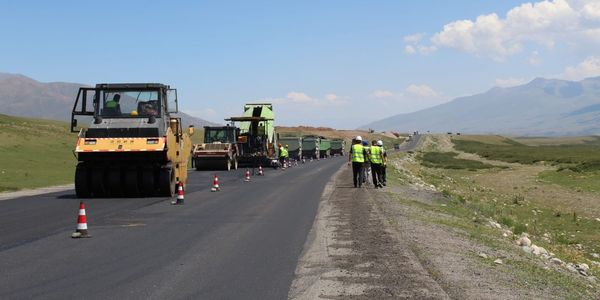 Строительство дороги из Суусамыра до перевала Ала-Бел. Фото: Минтранс.