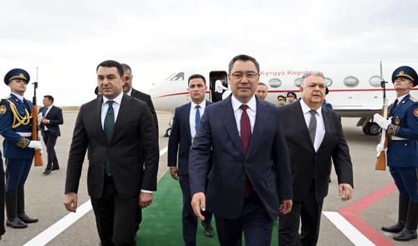 Жапаров прибыл с рабочим визитом в Азербайджан (видео) изображение публикации