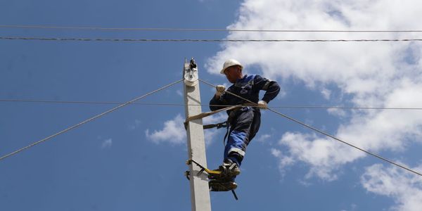 С начала года в Тонском районе обслужили 82 трансформатора и 26 км ЛЭП изображение публикации