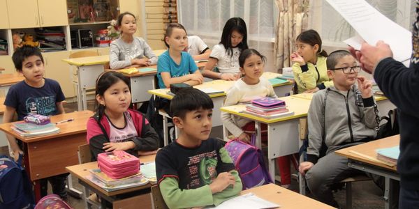 В Госдуме предложили перевести детей мигрантов на платное обучение в школах изображение публикации