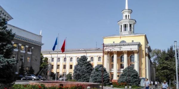 Нацбанк приостановил лицензии пяти обменных бюро в Бишкеке изображение публикации