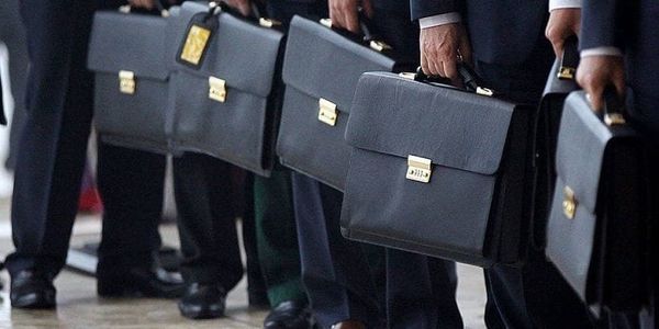 Чиновников КР будут штрафовать на 10 тысяч сомов за отказ рассматривать обращения граждан изображение публикации