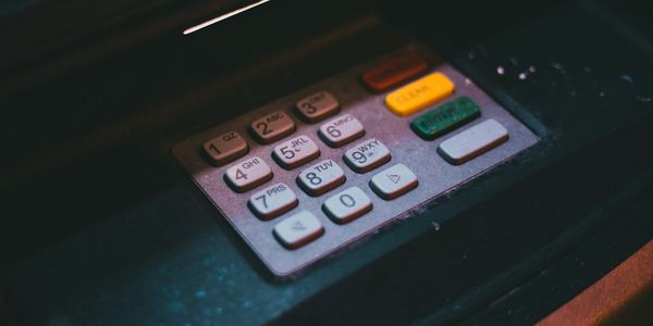 Банки и финтех-компании КР обязали адаптировать сервисы под нужды людей с инвалидностью изображение публикации